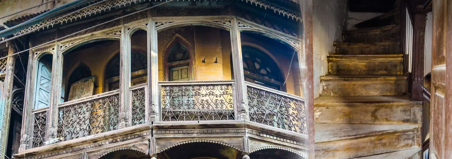 Amritsar Heritage Walk, A View of old windows balcony